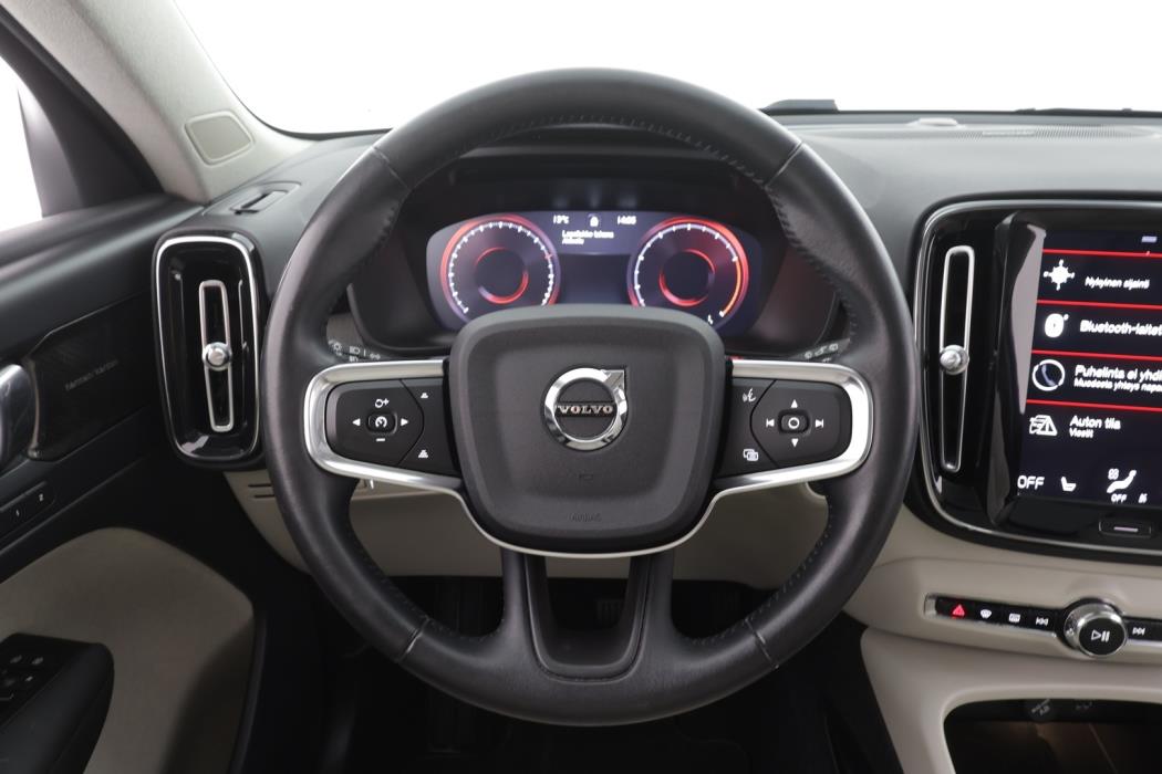 VOLVO XC40 2021