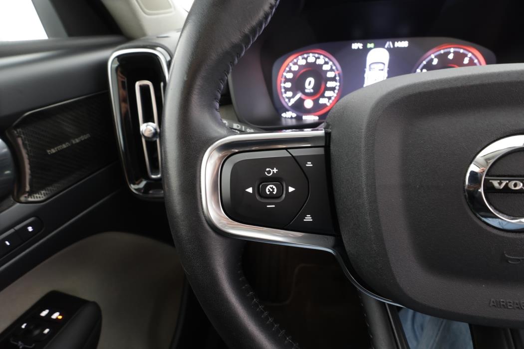 VOLVO XC40 2021
