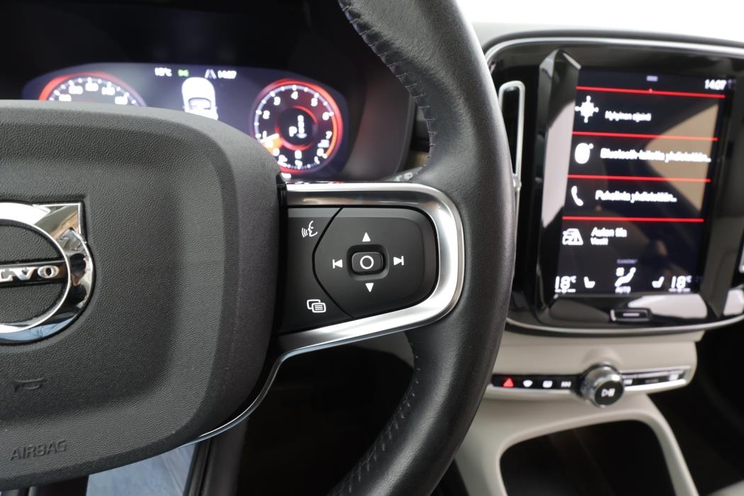 VOLVO XC40 2021