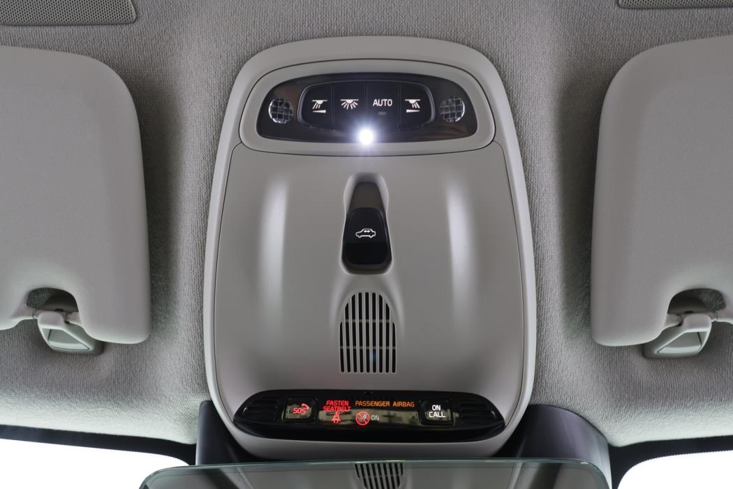 VOLVO XC40 2021