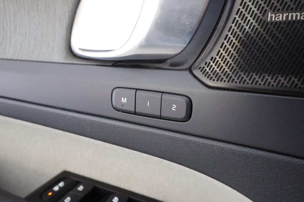 VOLVO XC40 2021