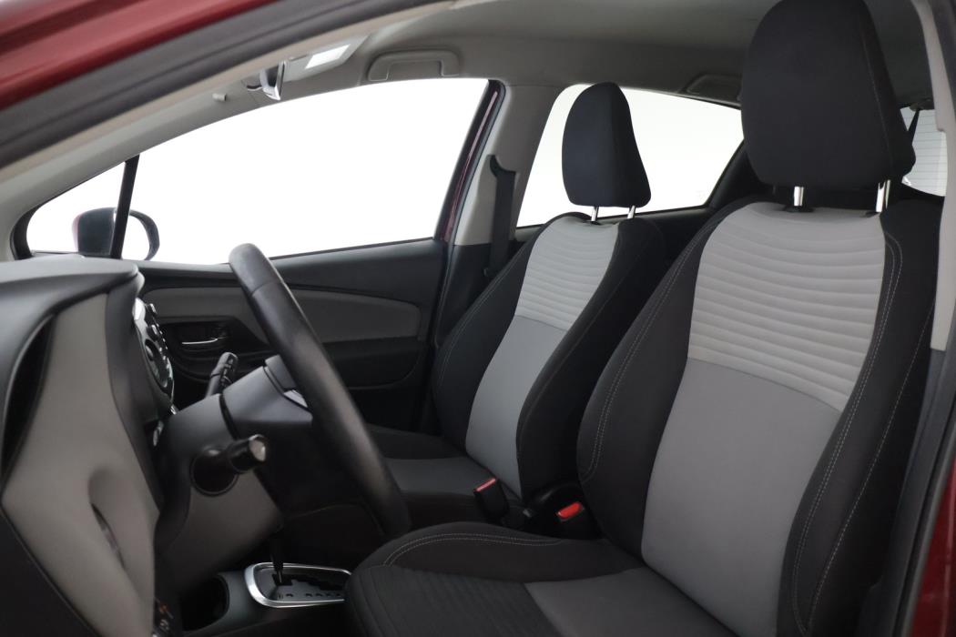 TOYOTA Yaris 2017