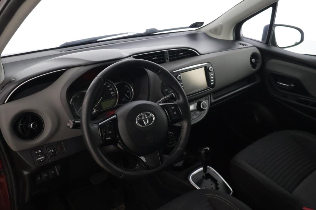 TOYOTA Yaris 2017