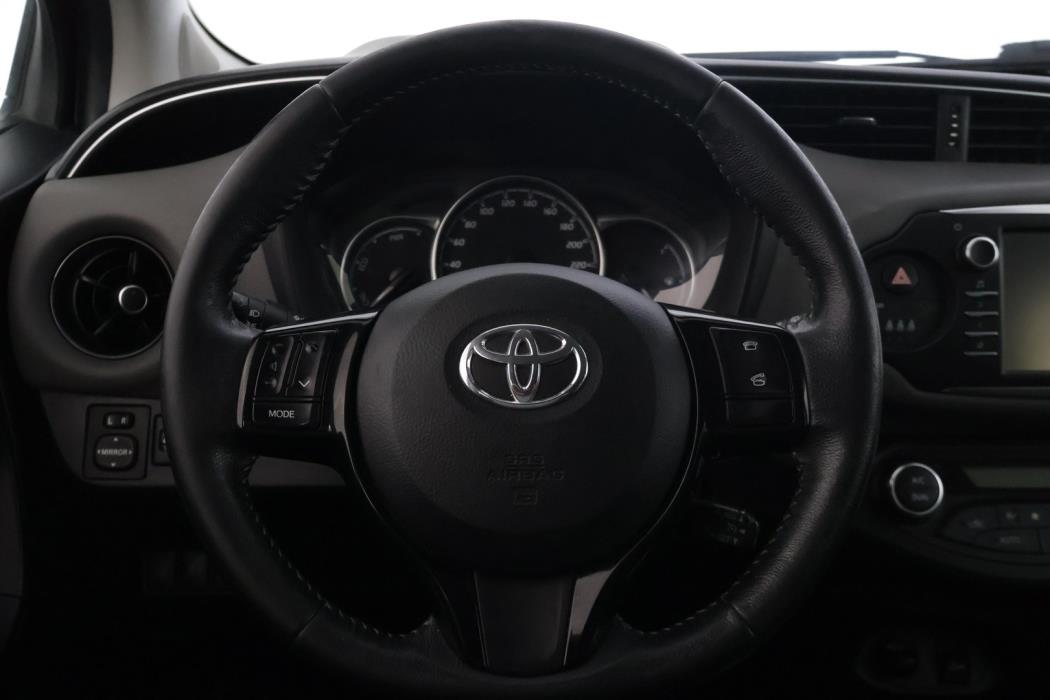 TOYOTA Yaris 2017