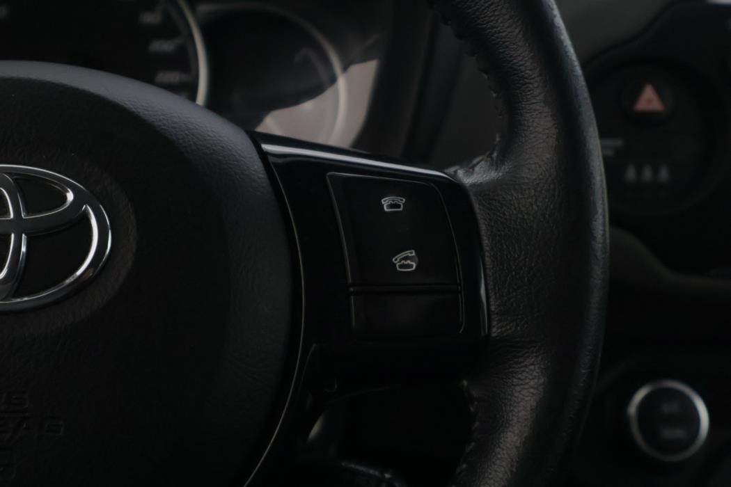 TOYOTA Yaris 2017