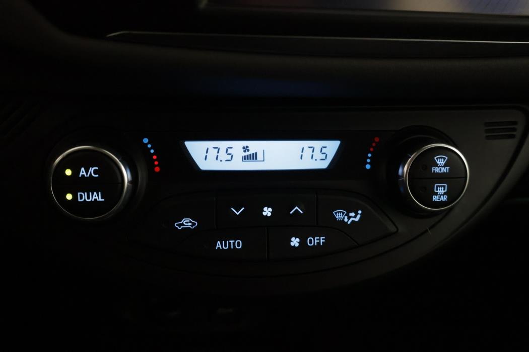 TOYOTA Yaris 2017