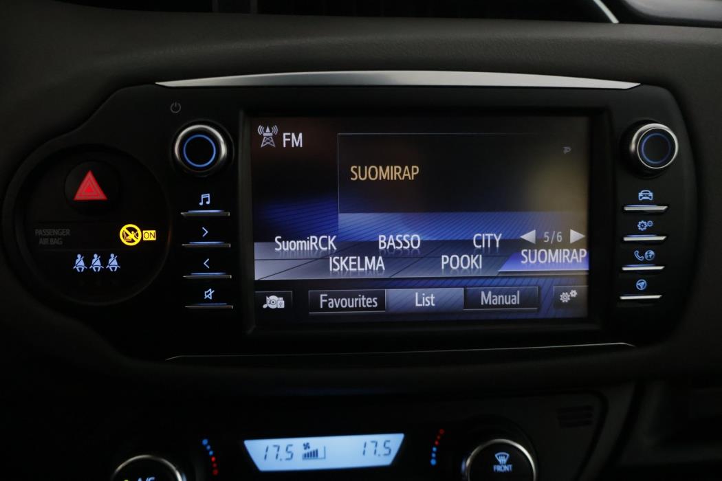 TOYOTA Yaris 2017