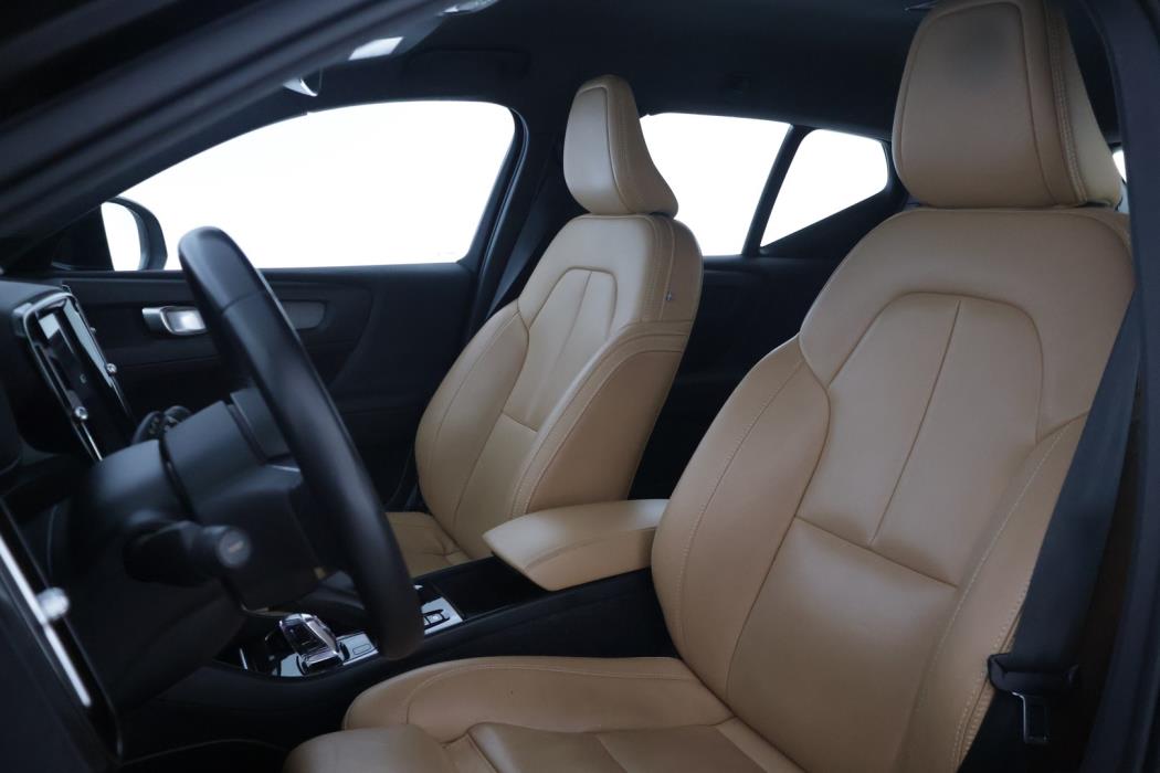 VOLVO XC40 2021