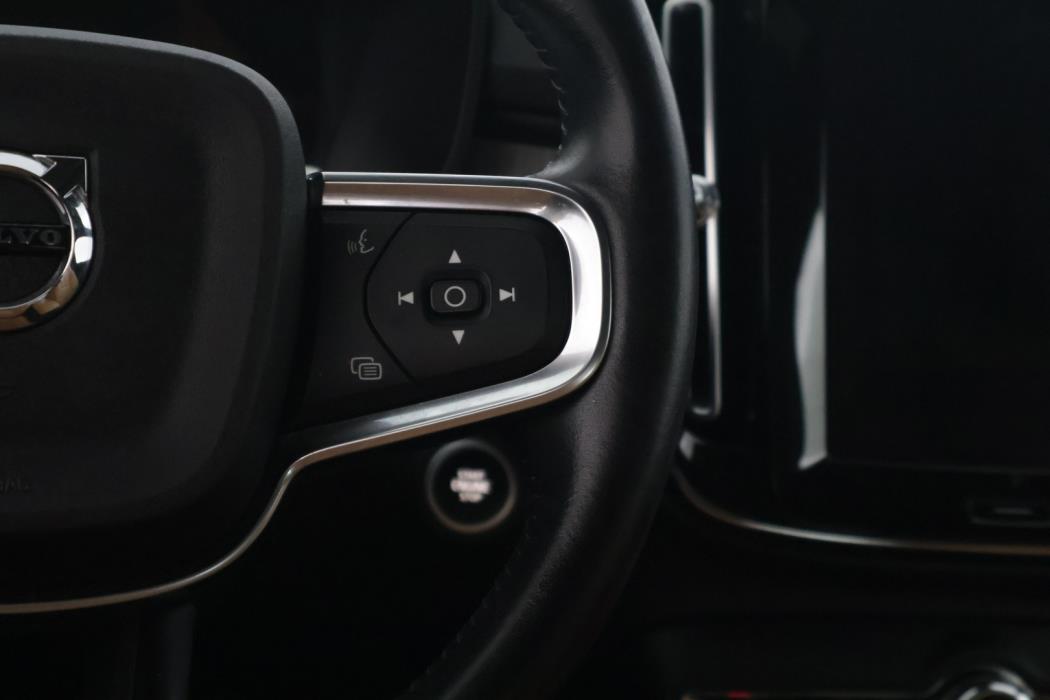VOLVO XC40 2021