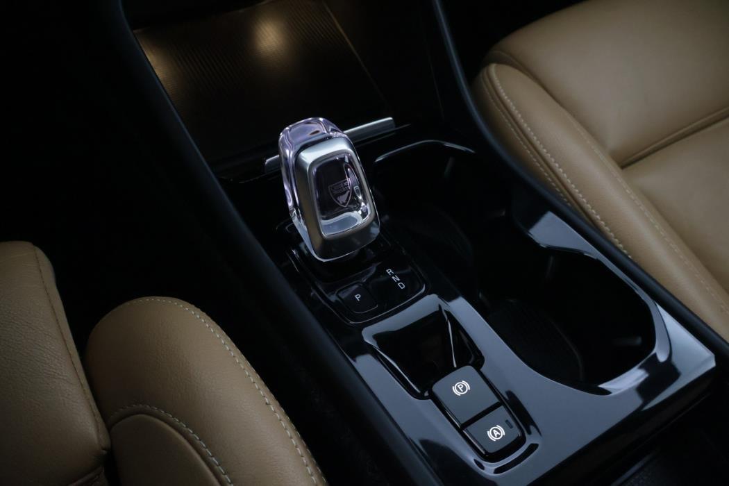 VOLVO XC40 2021