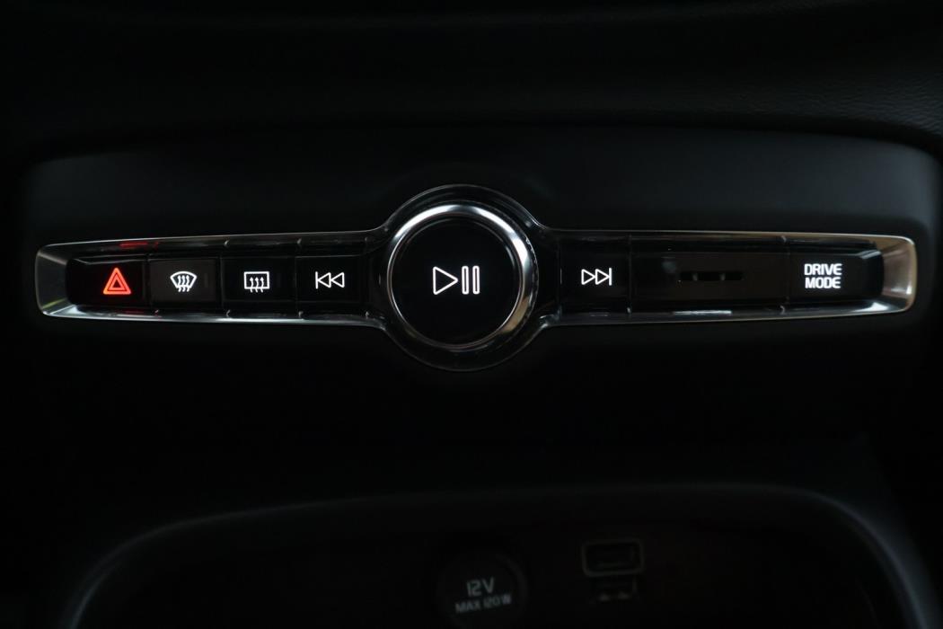 VOLVO XC40 2021