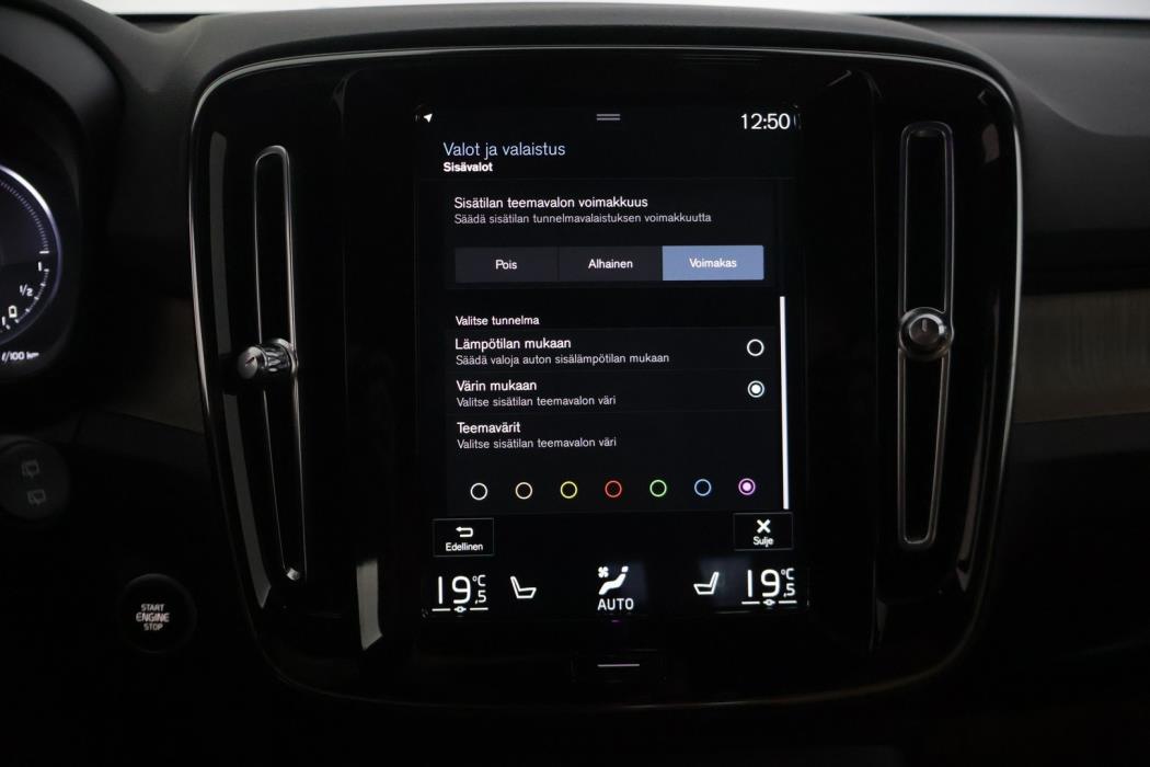 VOLVO XC40 2021