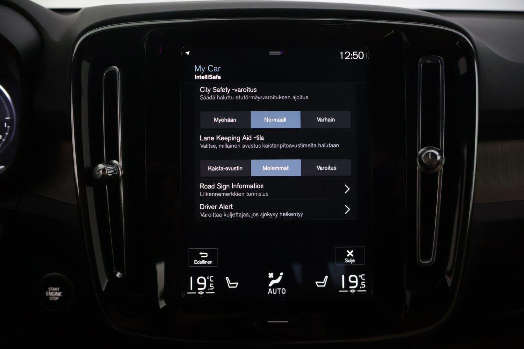 VOLVO XC40 2021