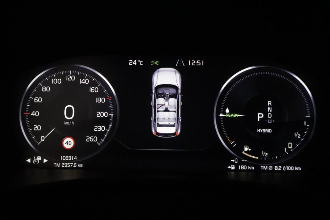 VOLVO XC40 2021