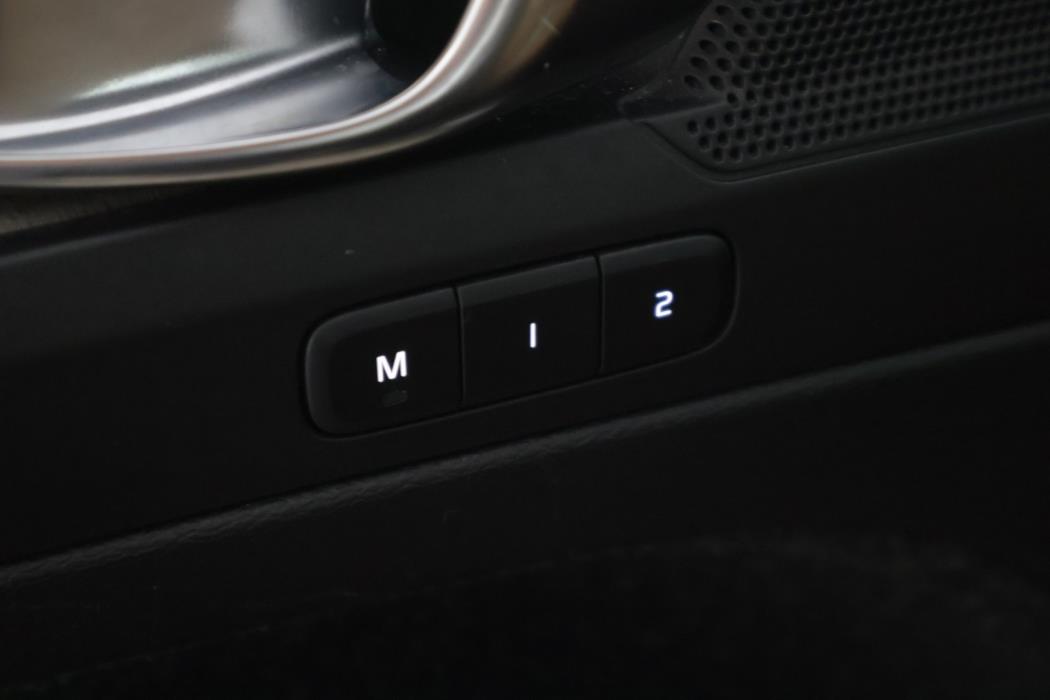 VOLVO XC40 2021