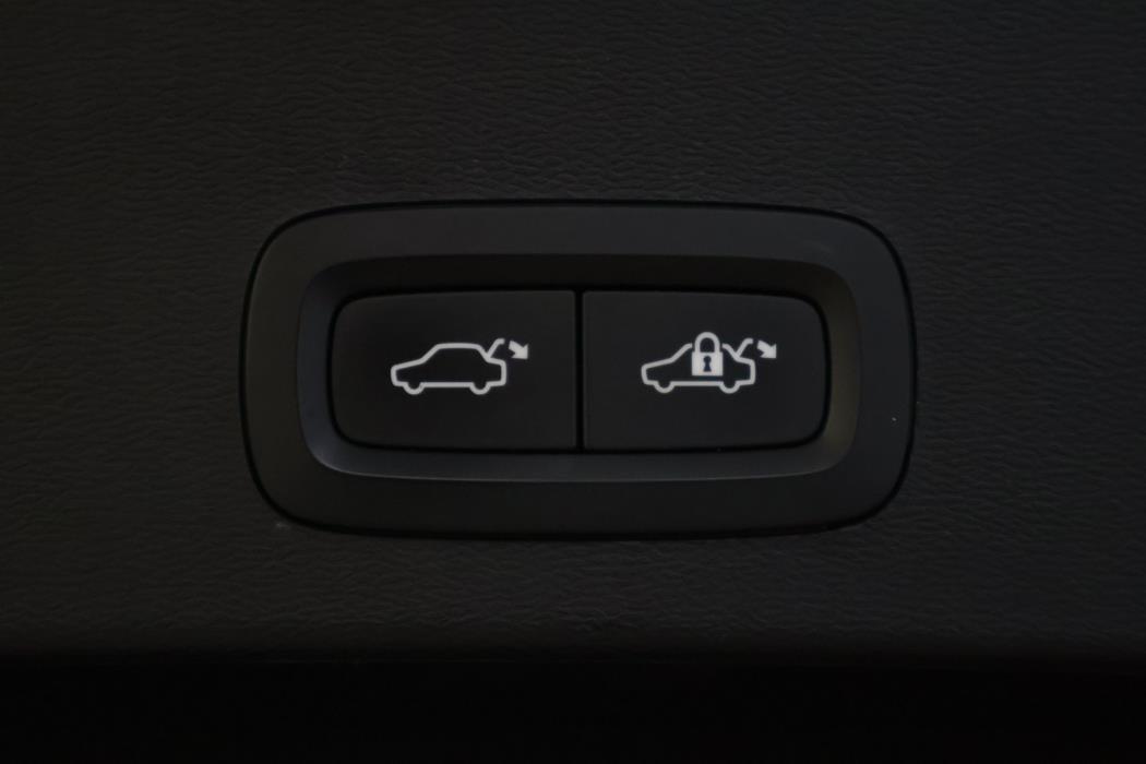 VOLVO XC40 2021