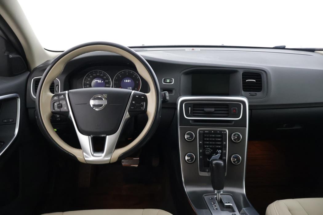 VOLVO V60 2011