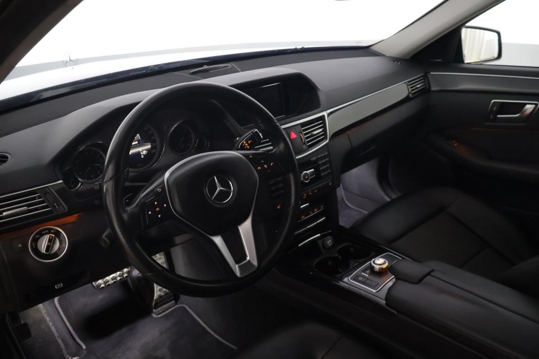MERCEDES-BENZ E 2012