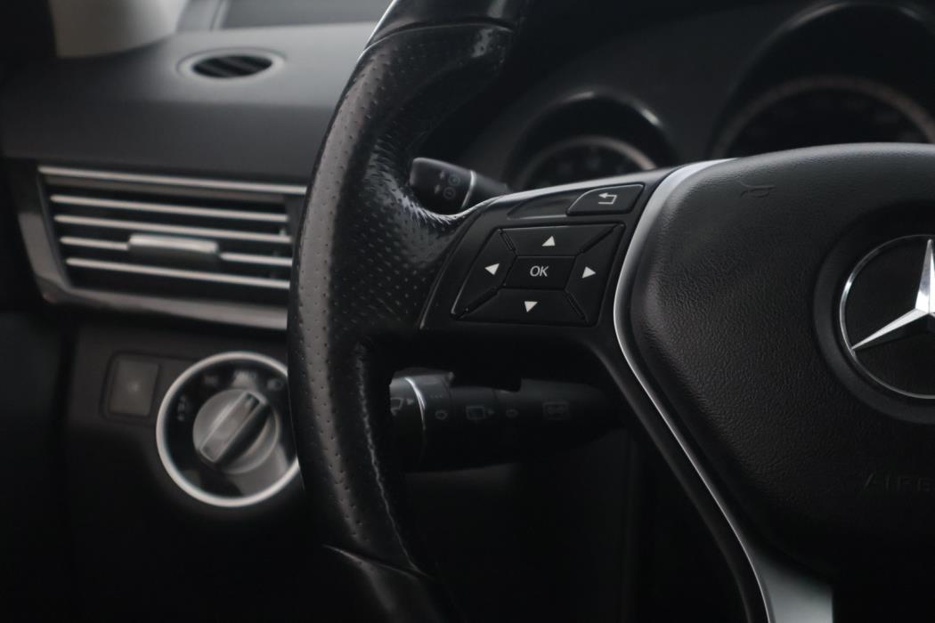 MERCEDES-BENZ E 2012