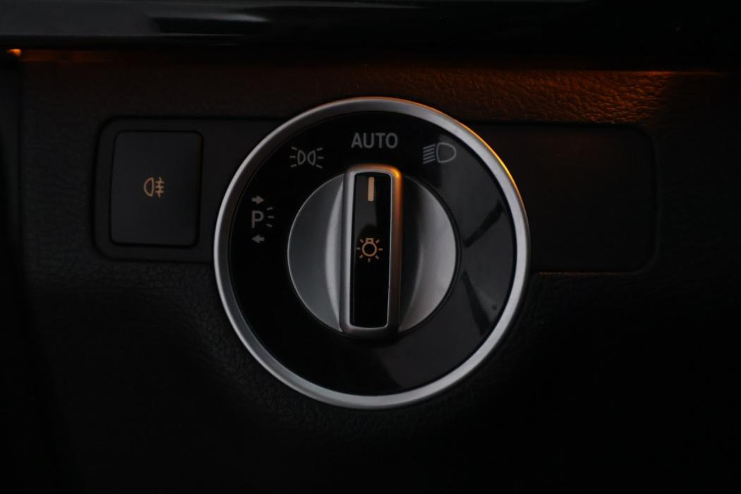MERCEDES-BENZ E 2012