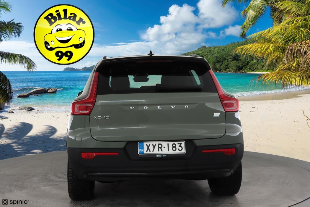 VOLVO XC40 2023