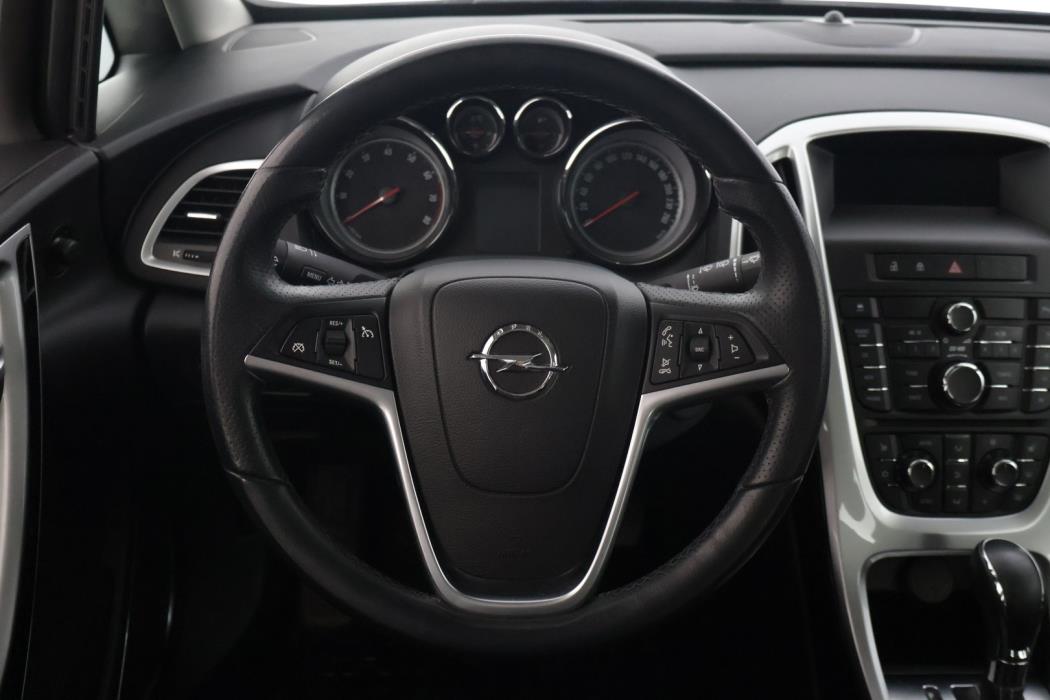 OPEL Astra 2011