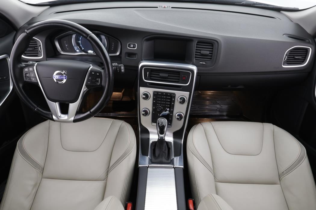 VOLVO V60 2015