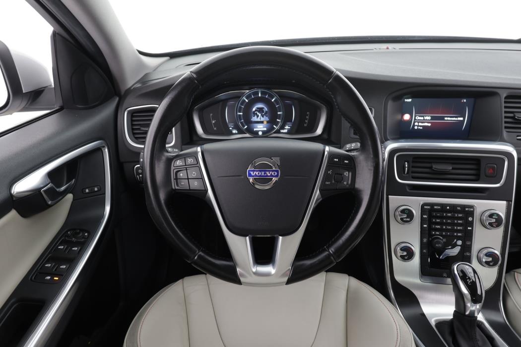 VOLVO V60 2015