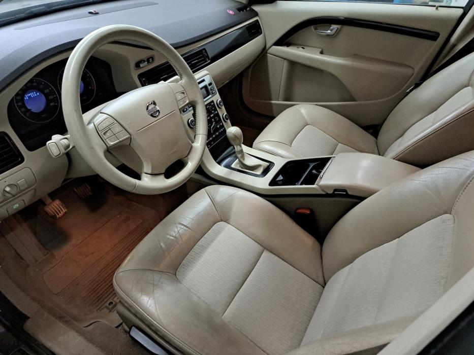 VOLVO V70 2008