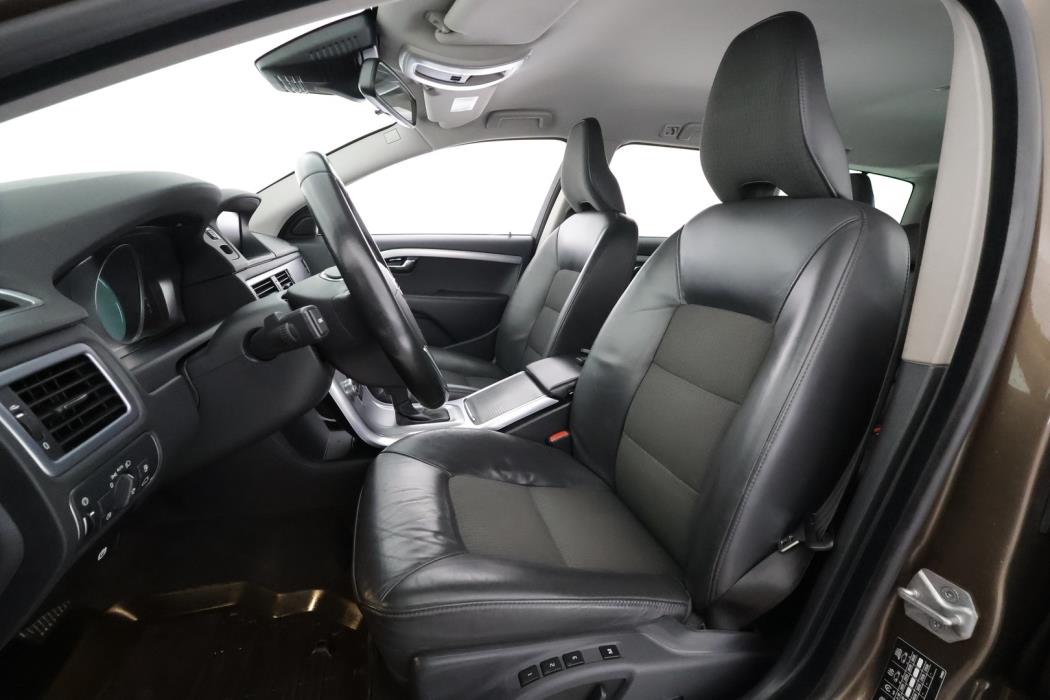 VOLVO V70 2016