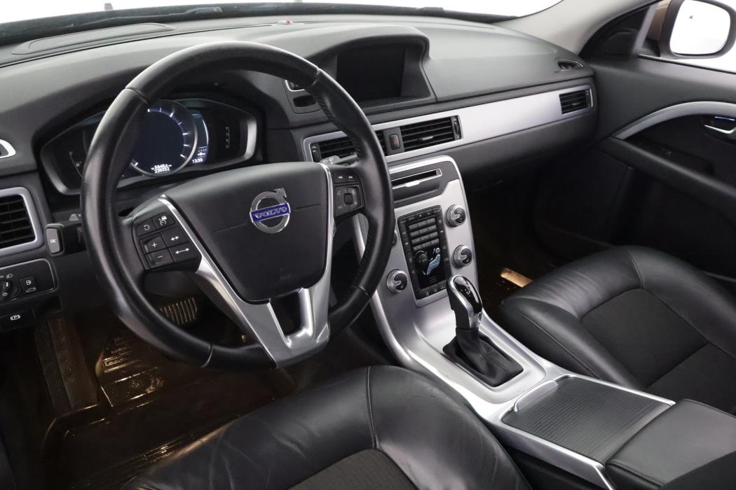 VOLVO V70 2016
