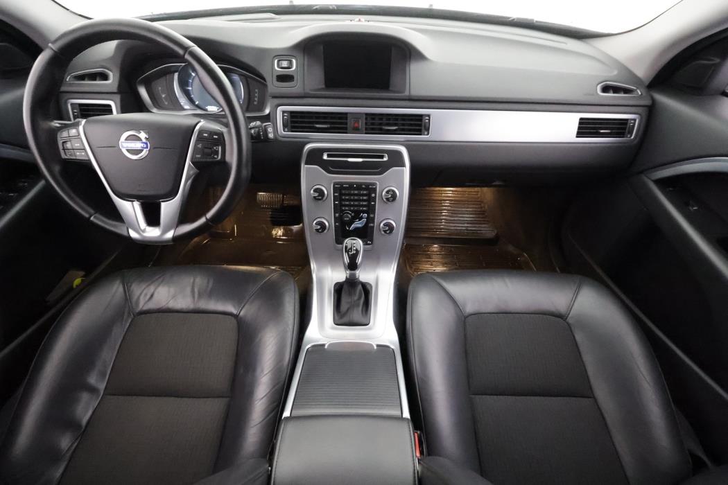 VOLVO V70 2016