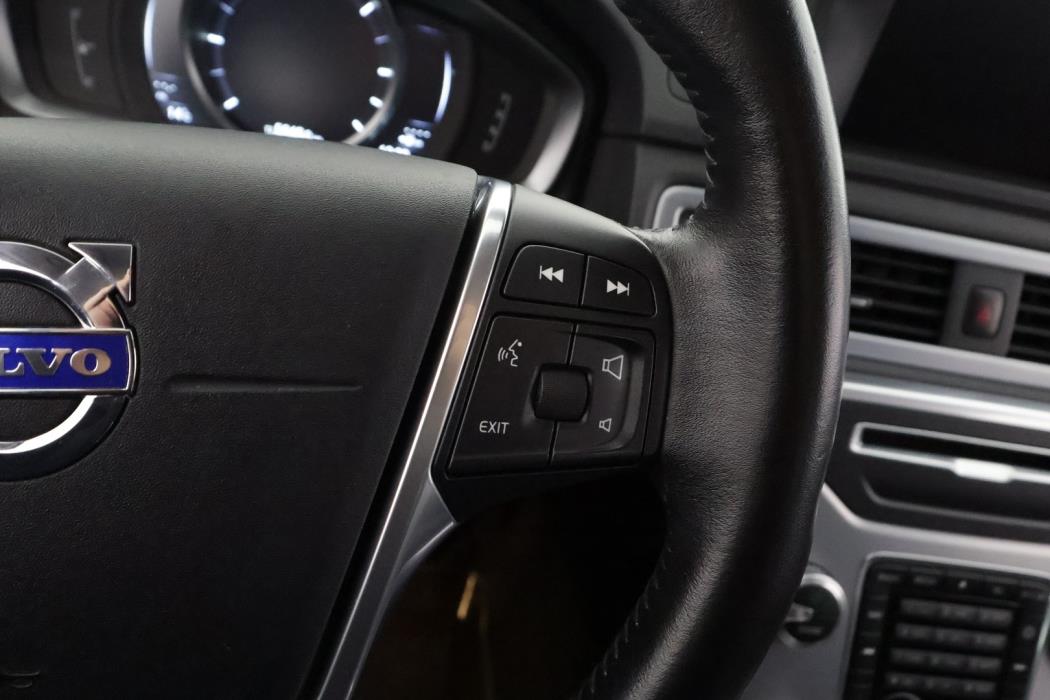 VOLVO V70 2016