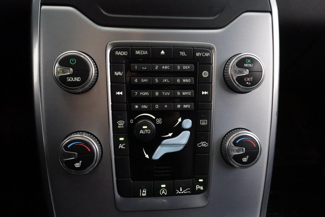 VOLVO V70 2016