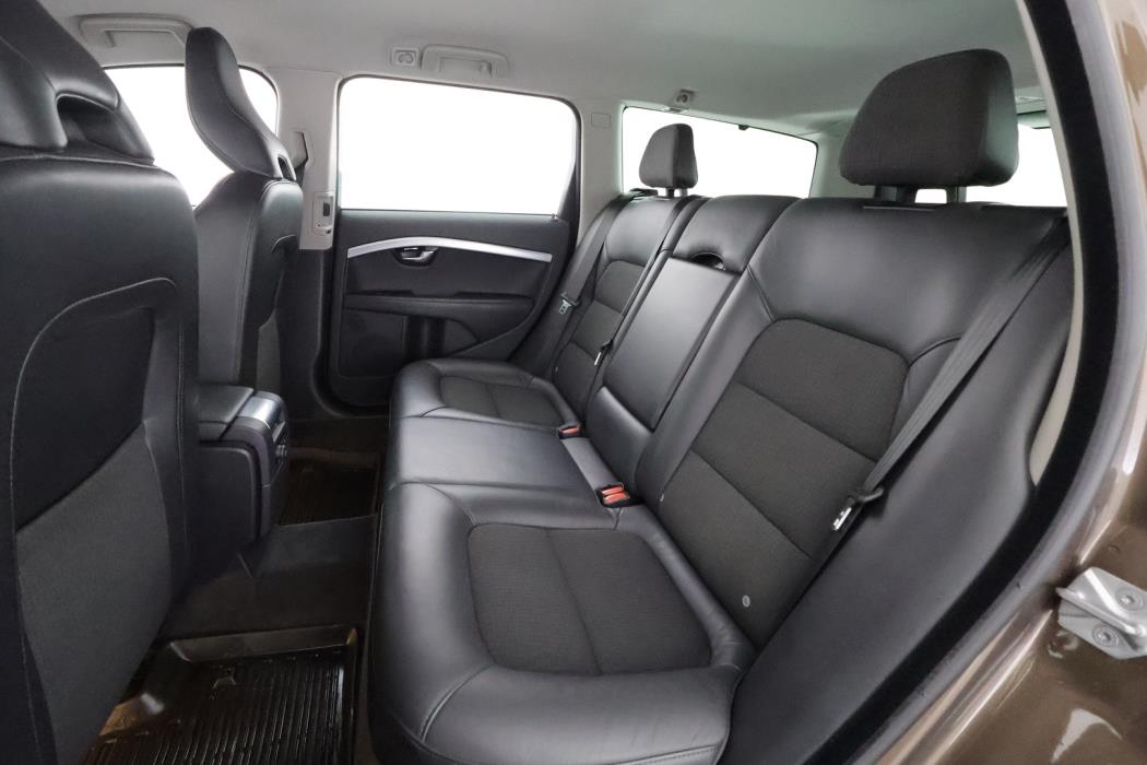 VOLVO V70 2016