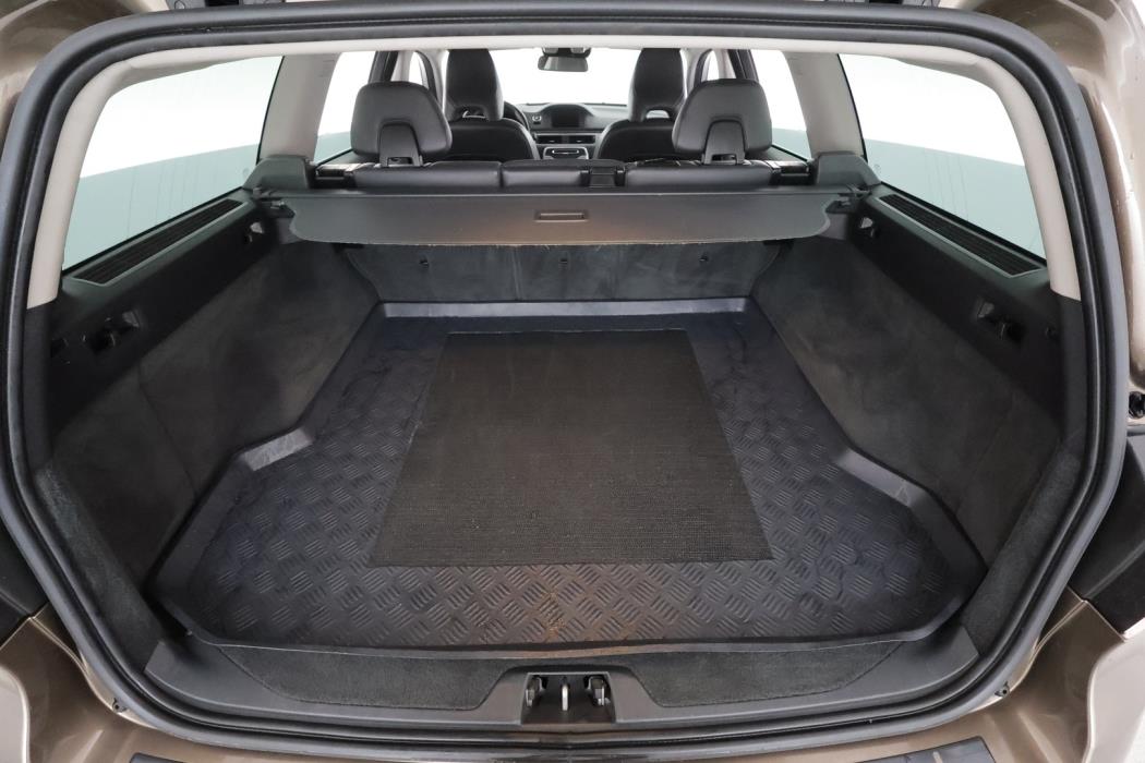 VOLVO V70 2016