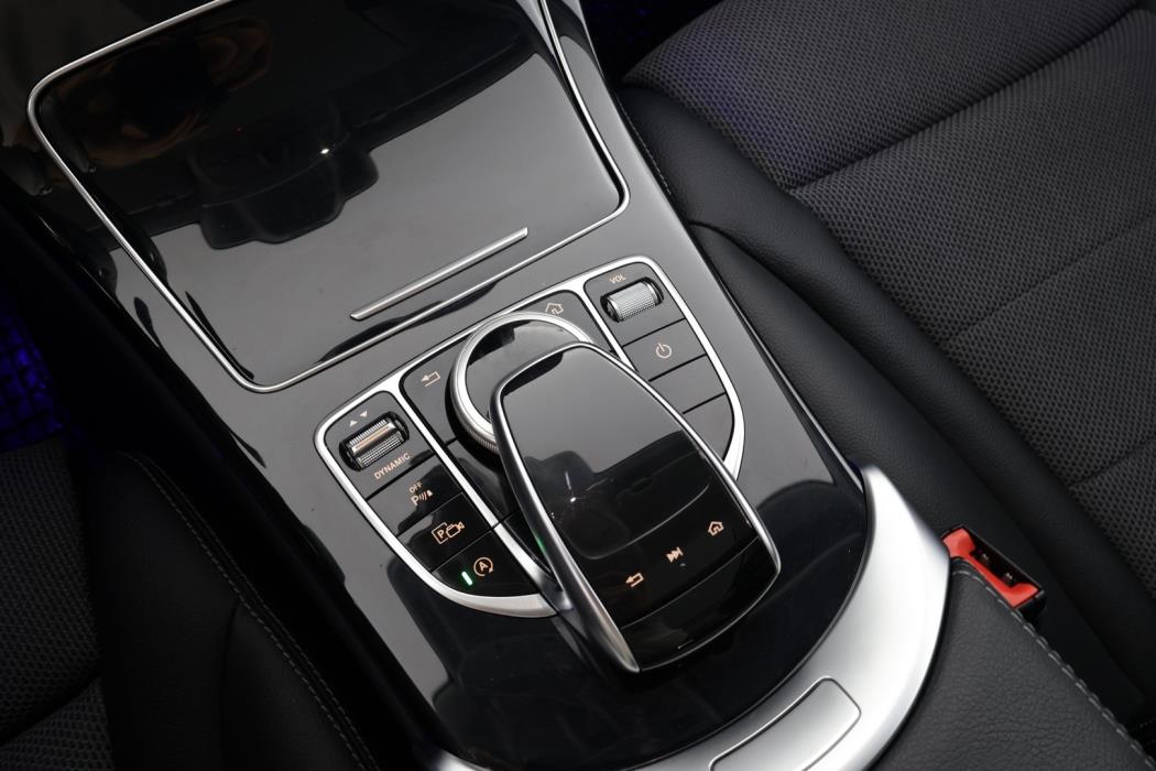 MERCEDES-BENZ C 2020