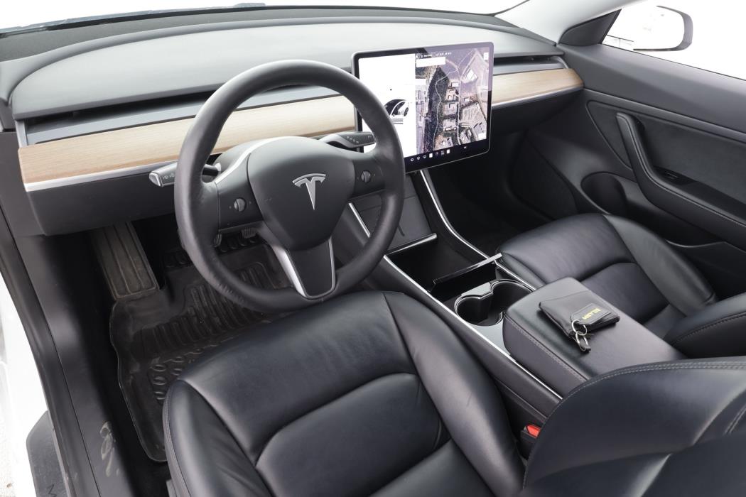 TESLA Model 3 2020