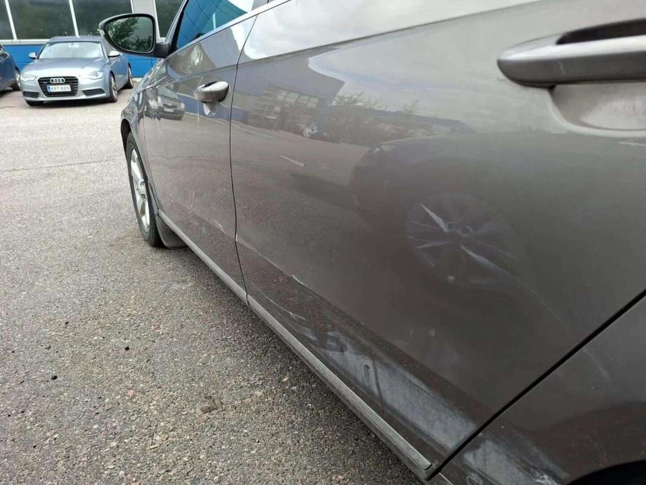 VOLKSWAGEN Passat 2011