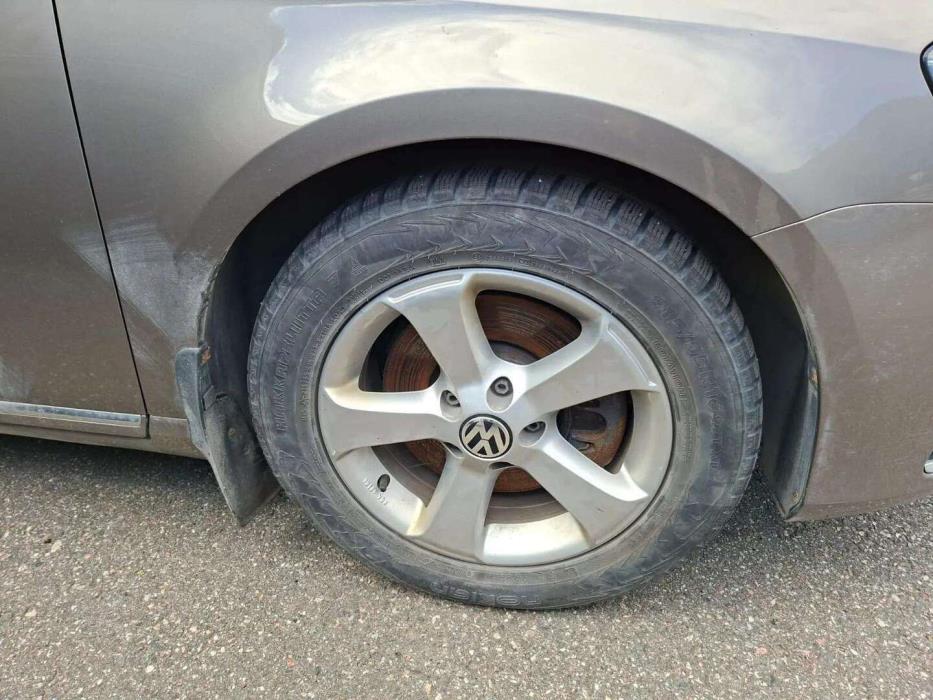 VOLKSWAGEN Passat 2011