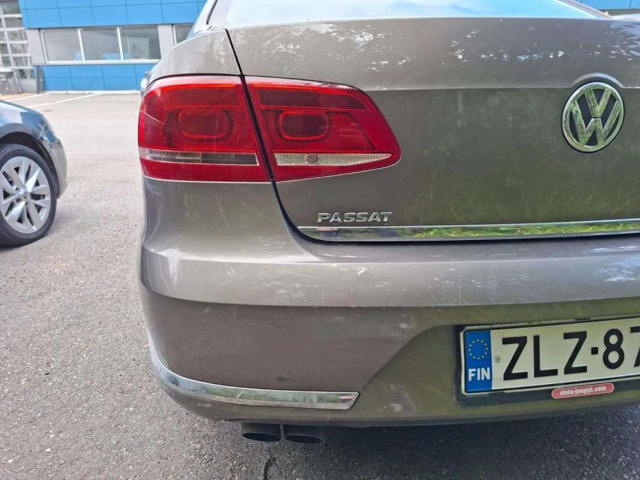 VOLKSWAGEN Passat 2011