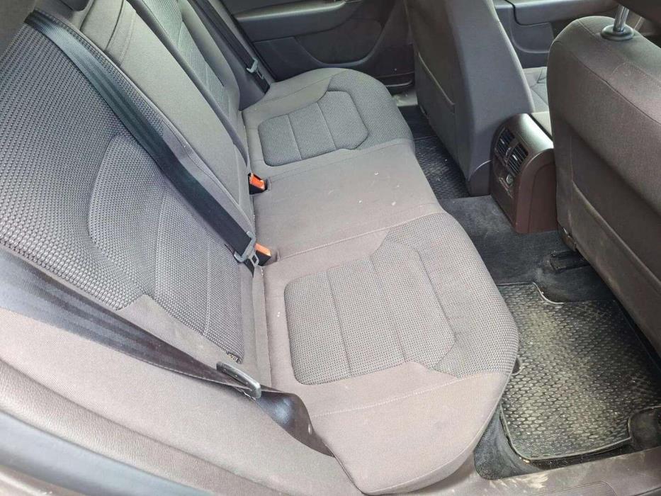 VOLKSWAGEN Passat 2011