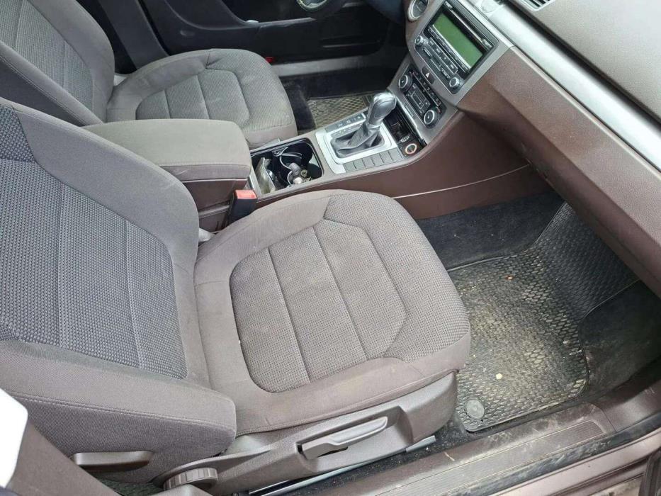 VOLKSWAGEN Passat 2011