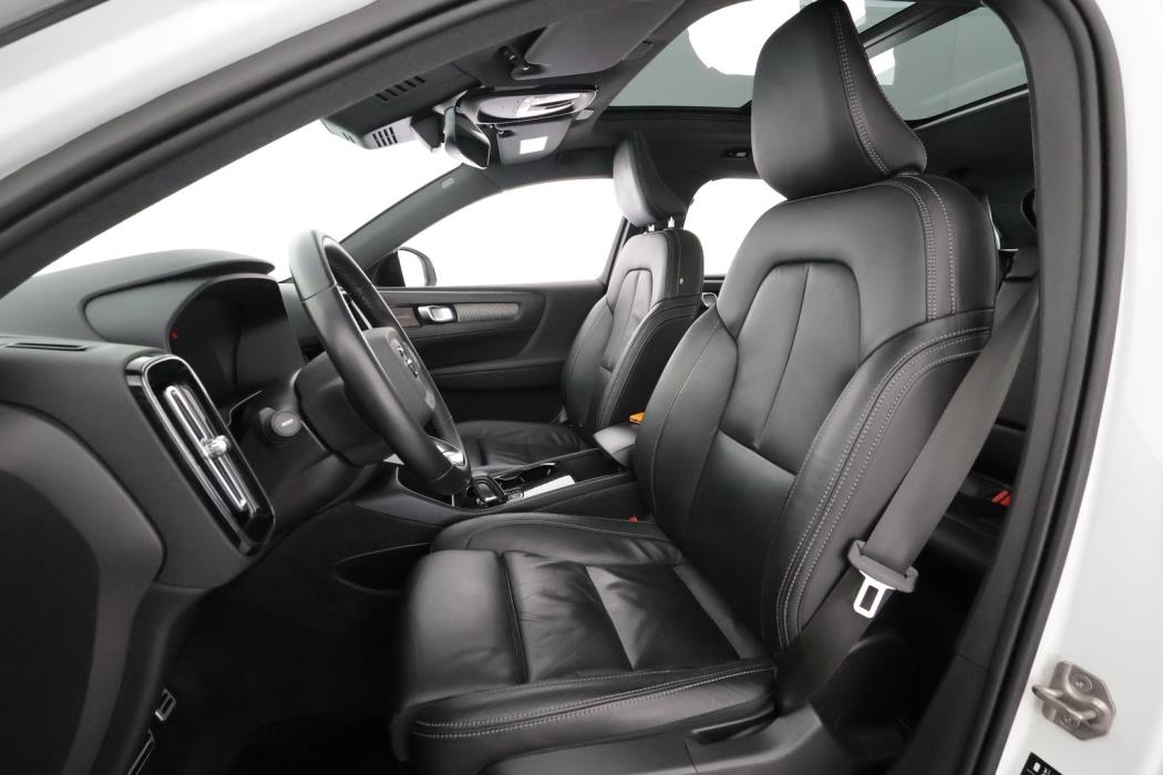 VOLVO XC40 2022