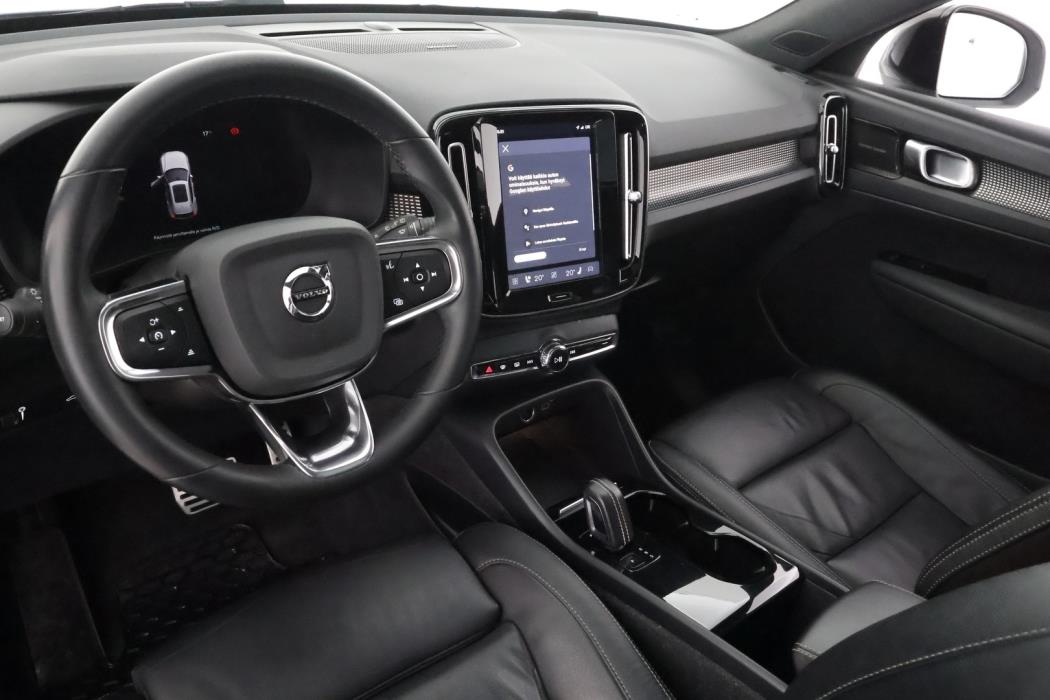 VOLVO XC40 2022
