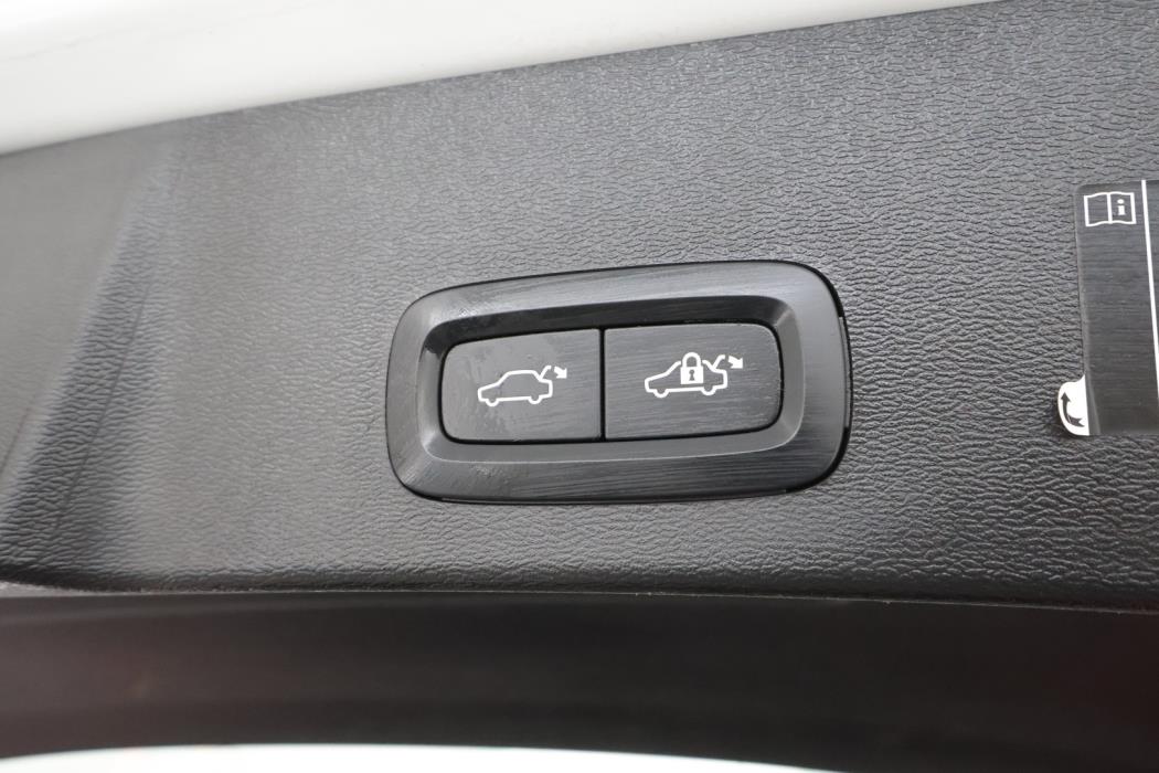 VOLVO XC40 2022