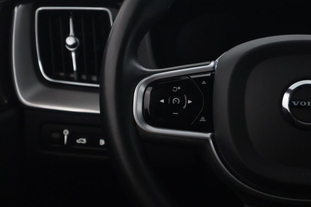 VOLVO XC60 2022