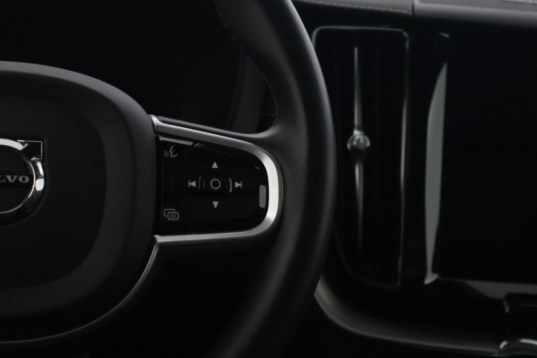 VOLVO XC60 2022