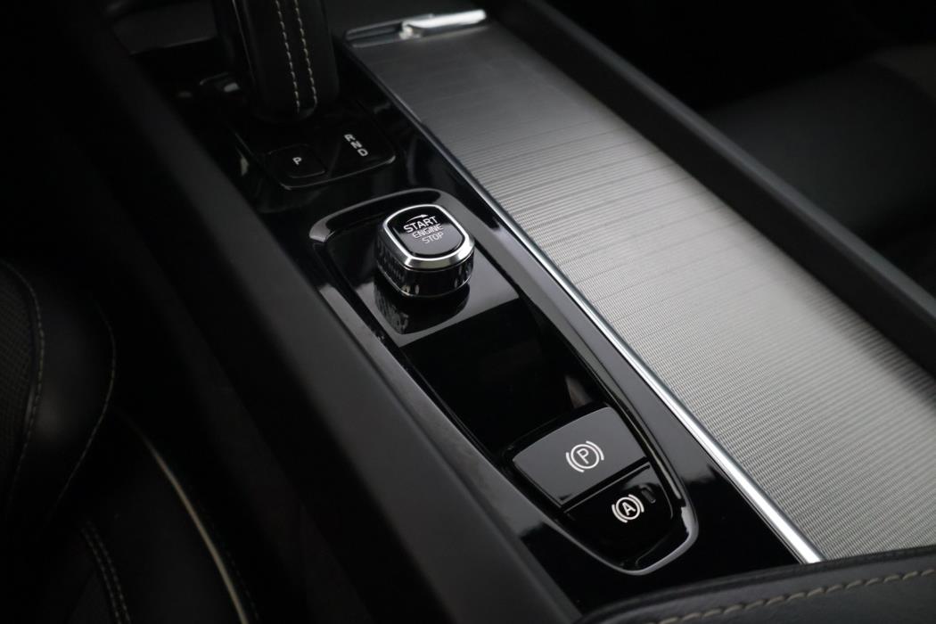 VOLVO XC60 2022