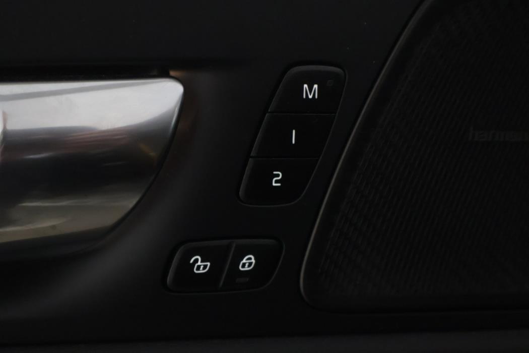 VOLVO XC60 2022